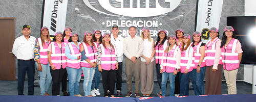 Entrega de reconocimientos a Mujeres que Construyen