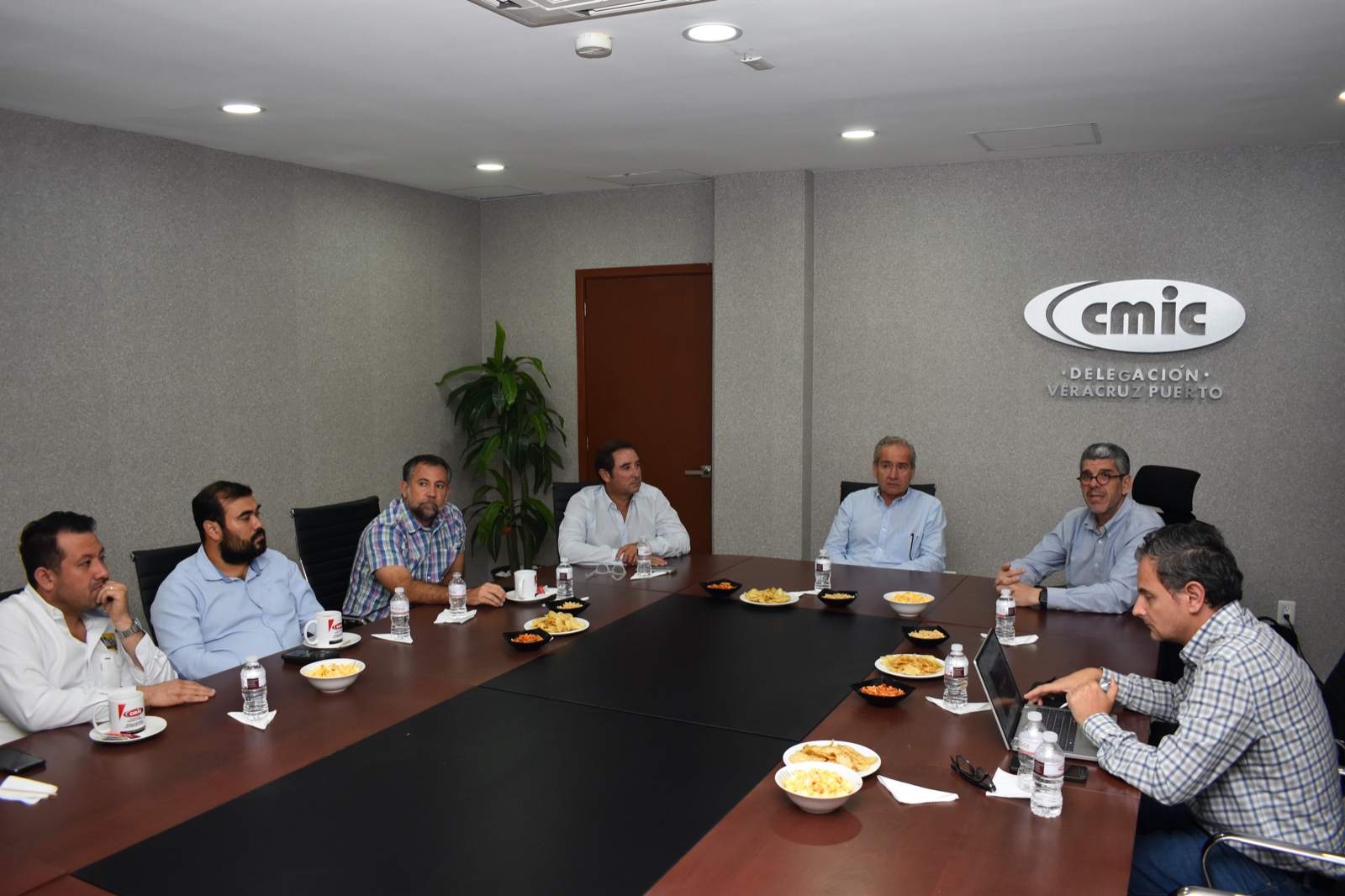 Reunión de trabajo con Banca Empresarial Bankaool